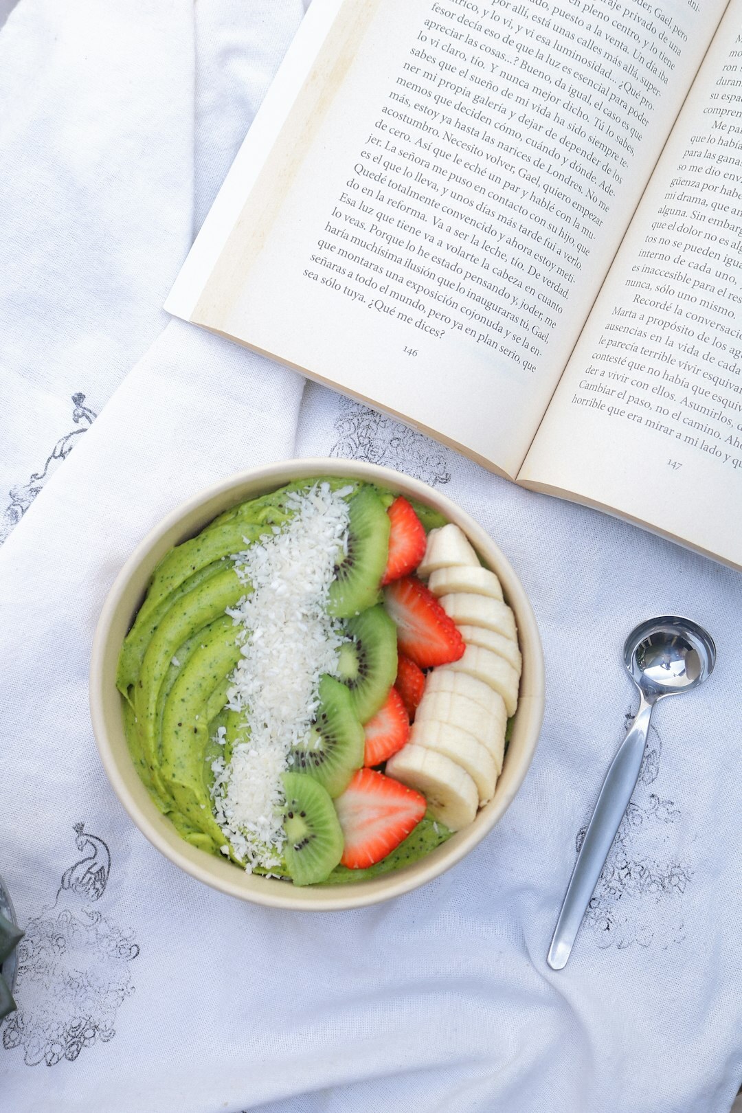 smoothie bowl breakfast
